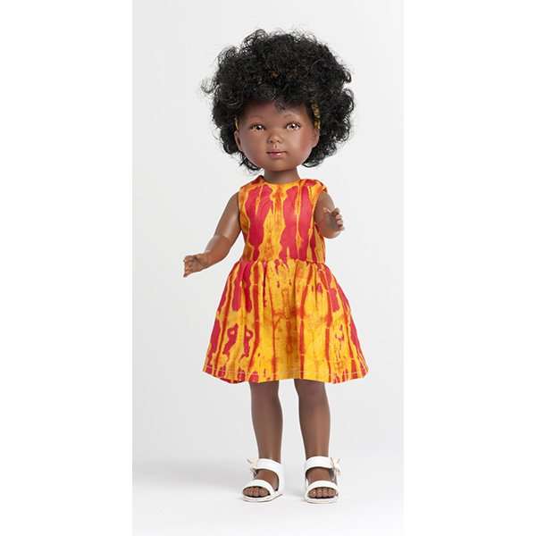 Poupee Noire Aux Cheveux Frises Avec Une Robe En Tissu Batik Poupee Noire Aux Cheveux Frises Avec Une Robe En Tissu Batik