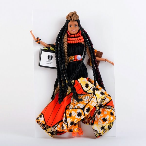 poupée avec des cheveux