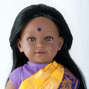 NEELA poupée indienne aux cheveux longs noirs avec un sari jaune