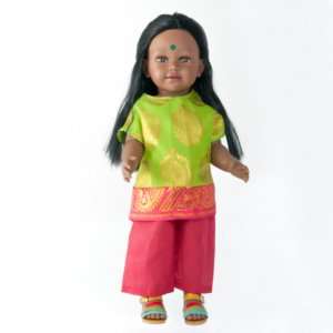 HAMSA poupée indienne aux cheveux longs noirs avec une tunique verte et rose fushia