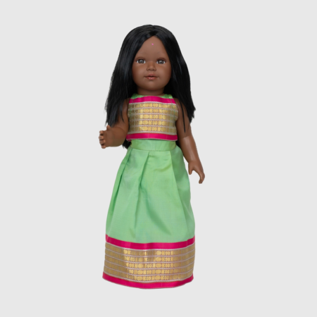 Poupée indienne HAMSA aux cheveux longs noirs avec top et jupe verte