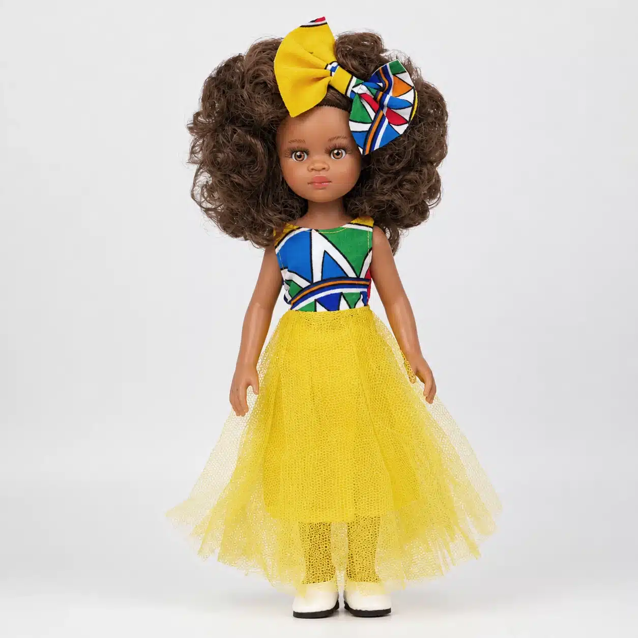 Poupée métisse avec cheveux bouclés à coiffer - Ayana Robe Jaune